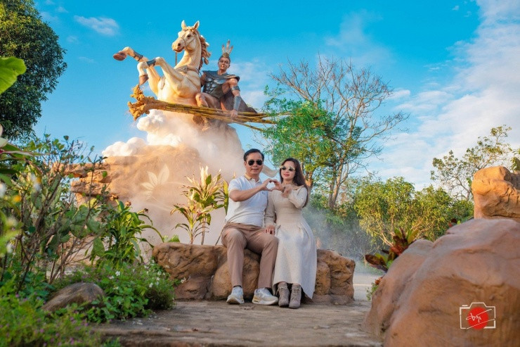 Tượng Thánh Gióng cưỡi ngựa sắt uy nghi tại Quảng Trị