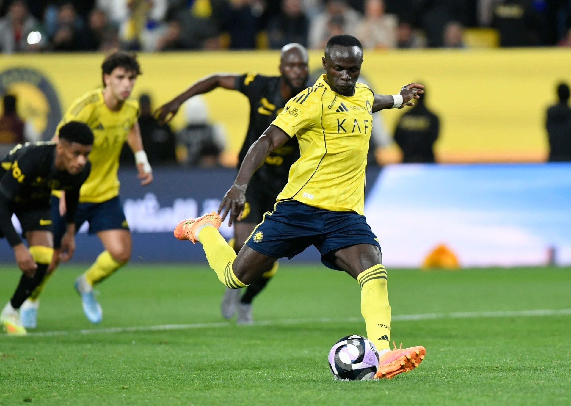 Mane gánh vác hàng công Al Nassr.