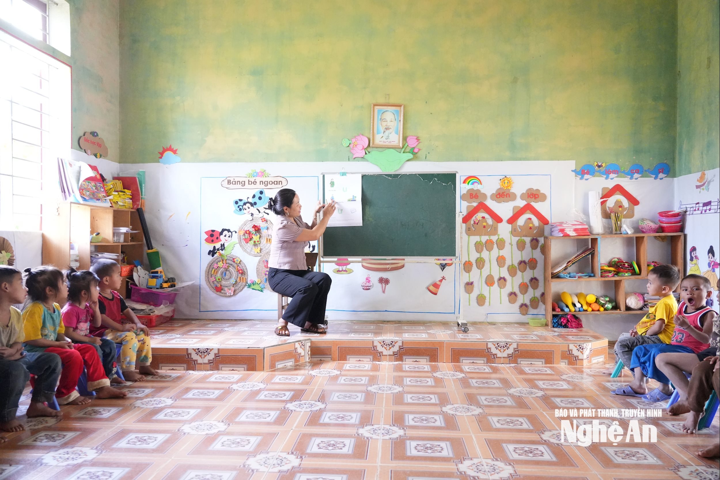 Điểm trường mầm non bản Búng được nâng cấp, trẻ em Đan Lai có chỗ học hành, vui chơi. Ảnh TP