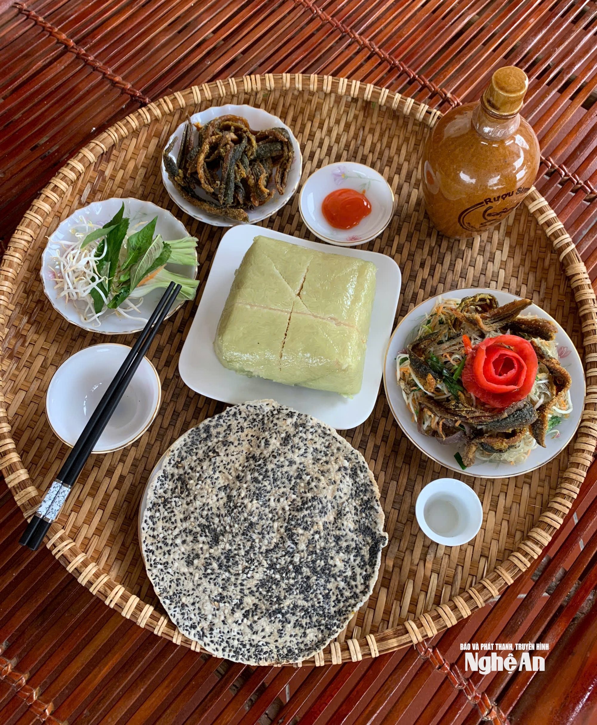 Món lươn chiên giòn có mặt trong mâm cỗ Tết của nhiều gia đình vài năm gần đây. Ảnh TP