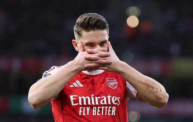 Viktor Gyokeres ăn mừng bàn thắng đẳng cấp giúp Arsenal ấn định tỷ số 3-0.