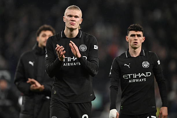 Các cầu thủ Man City thất vọng trong một trận đấu sân khách.