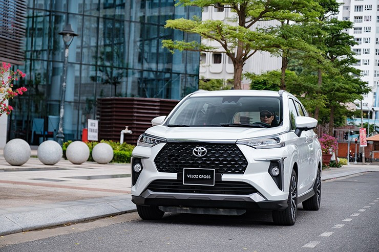 Tổng thể ngoại thất Toyota Veloz Cross 2026