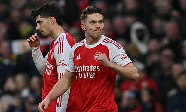 Viktor Gyokeres ăn mừng bàn thắng trong màu áo Arsenal