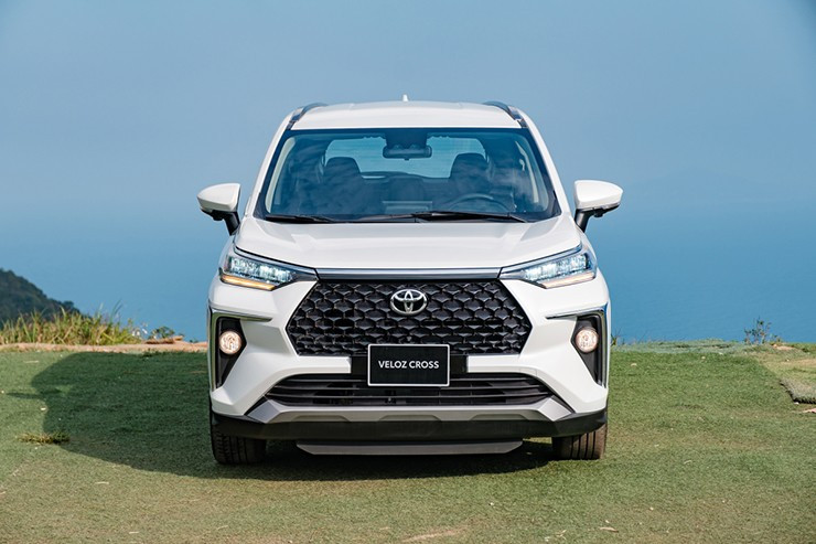 Thiết kế đầu xe Toyota Veloz Cross với lưới tản nhiệt vảy cá