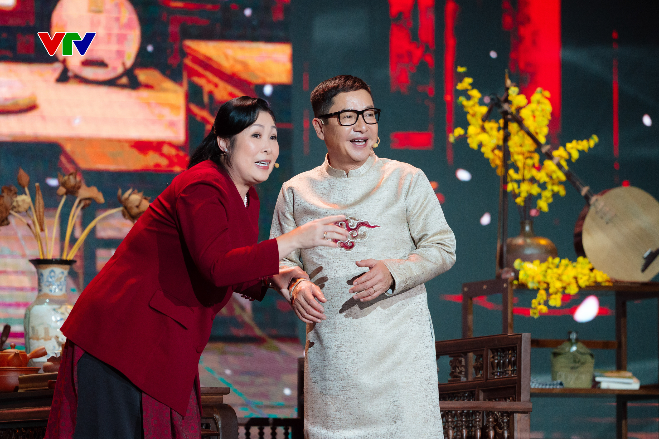 Hai nghệ sĩ Hồng Vân và Chí Trung trong một tiểu phẩm tại chương trình Quảng trường mùa xuân
