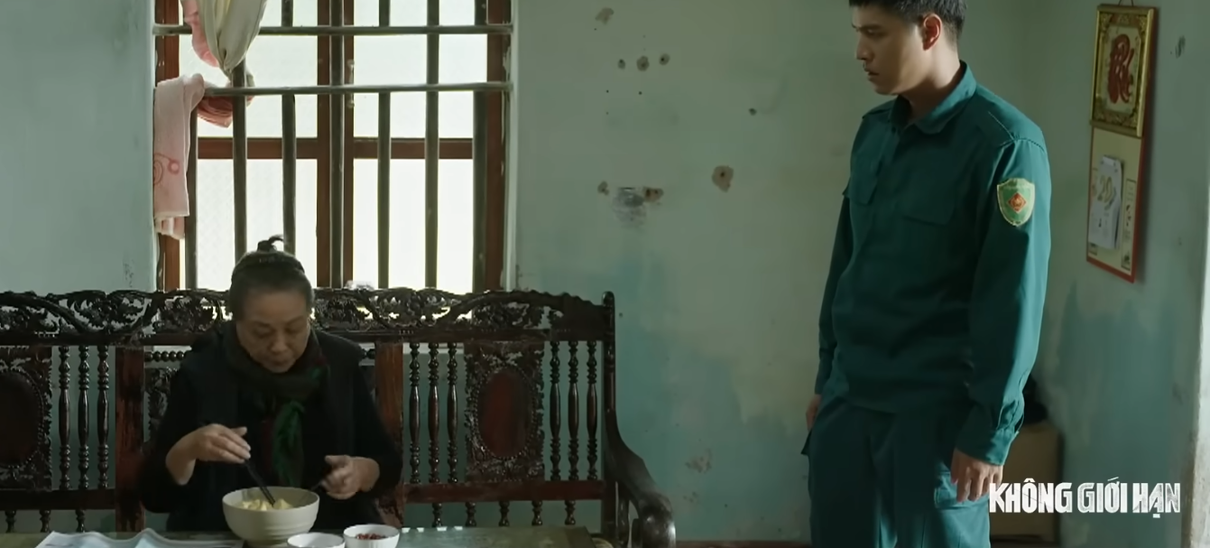 Lợi bày tỏ sự tức giận khi mẹ lo lắng cho người khác quá mức