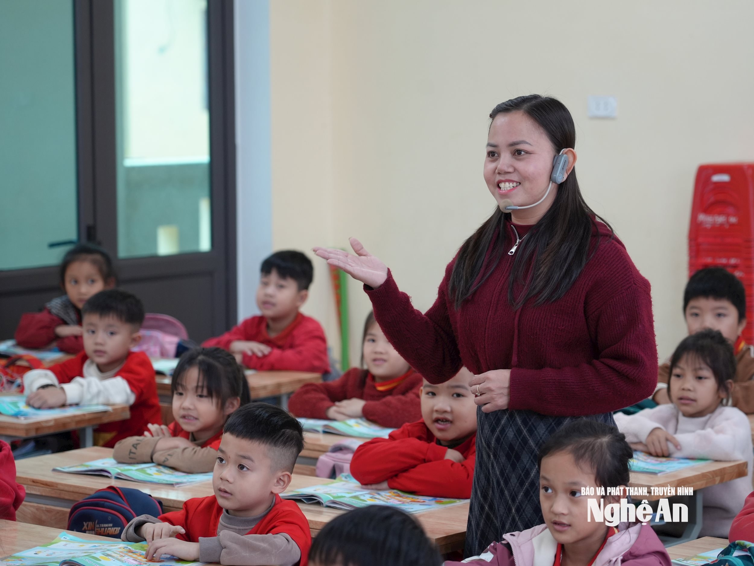 Kỳ tuyển dụng viên chức đem đến cơ hội cho nhiều giáo viên đã hợp đồng lâu năm. Trong ảnh - Giờ học Ảnh - Mỹ Hà