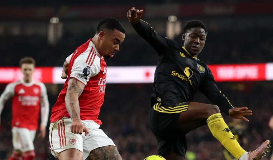 Kobbie Mainoo ăn mừng bàn thắng trong màu áo Manchester United