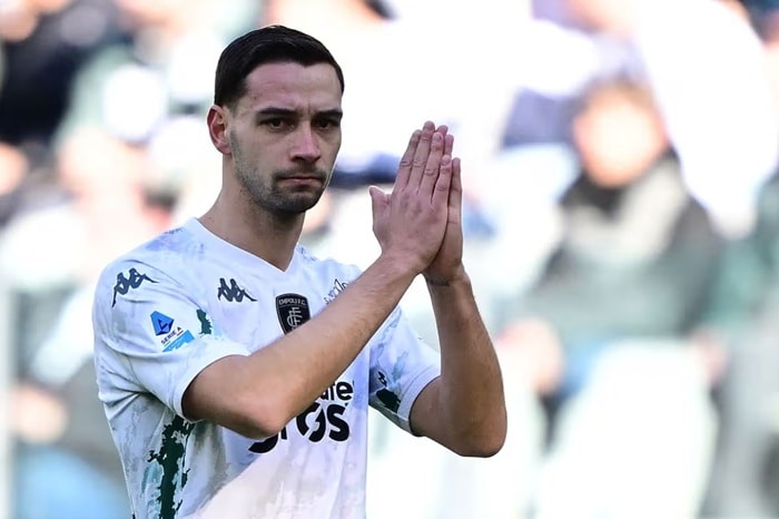 Mattia De Sciglio tập luyện cá nhân trong thời gian thất nghiệp