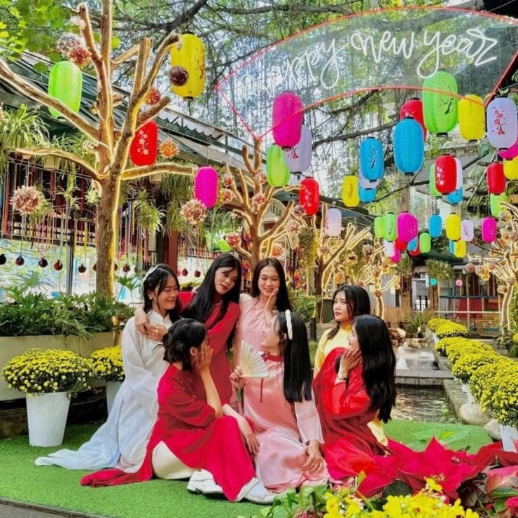 Không gian sân vườn tại Du Miên Garden Coffee