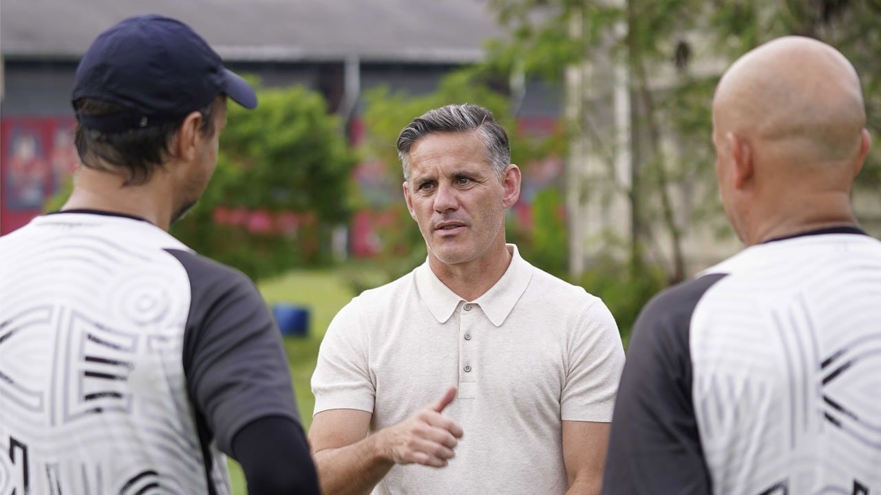 HLV John Herdman chuẩn bị có trận đấu đầu tiên dẫn dắt đội tuyển Indonesia.