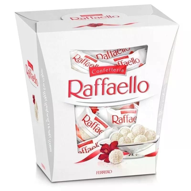 Kẹo Raffaello trắng muốt thường xuyên cháy hàng dịp Tết
