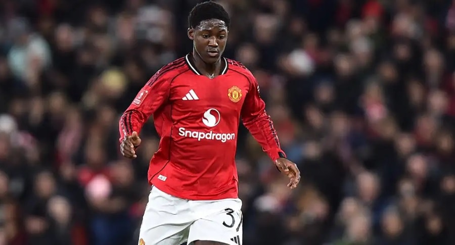 Kobbie Mainoo thi đấu dưới sự chỉ đạo của Michael Carrick tại Manchester United