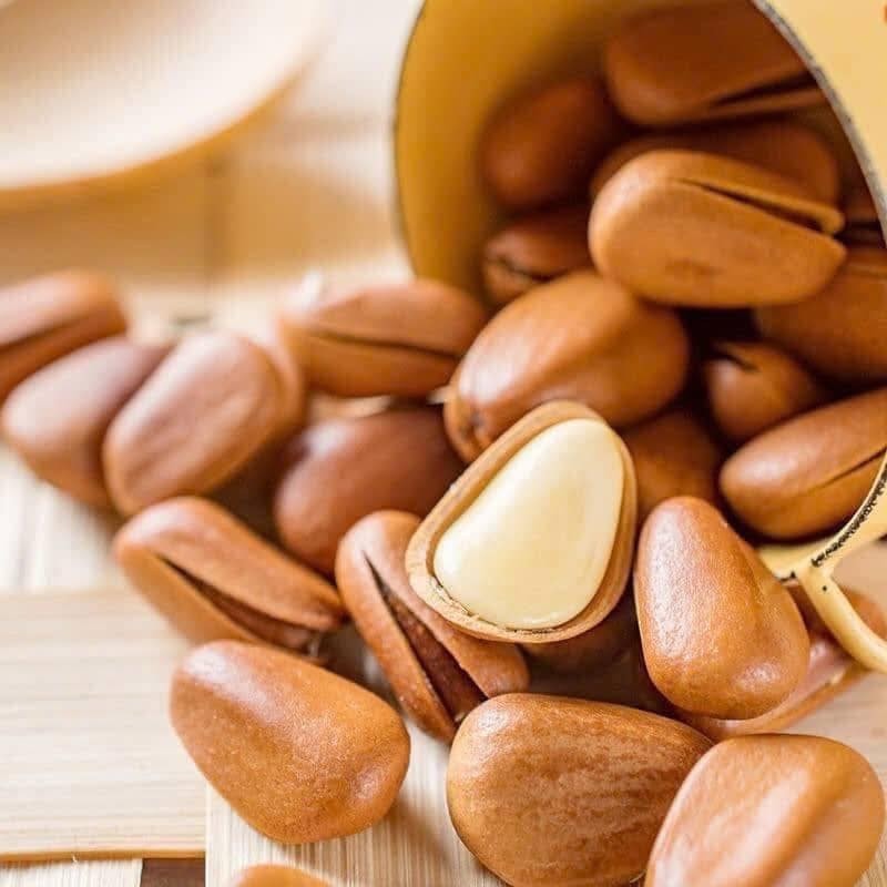 Hạt thông là lựa chọn mới lạ cho khay bánh kẹo Tết