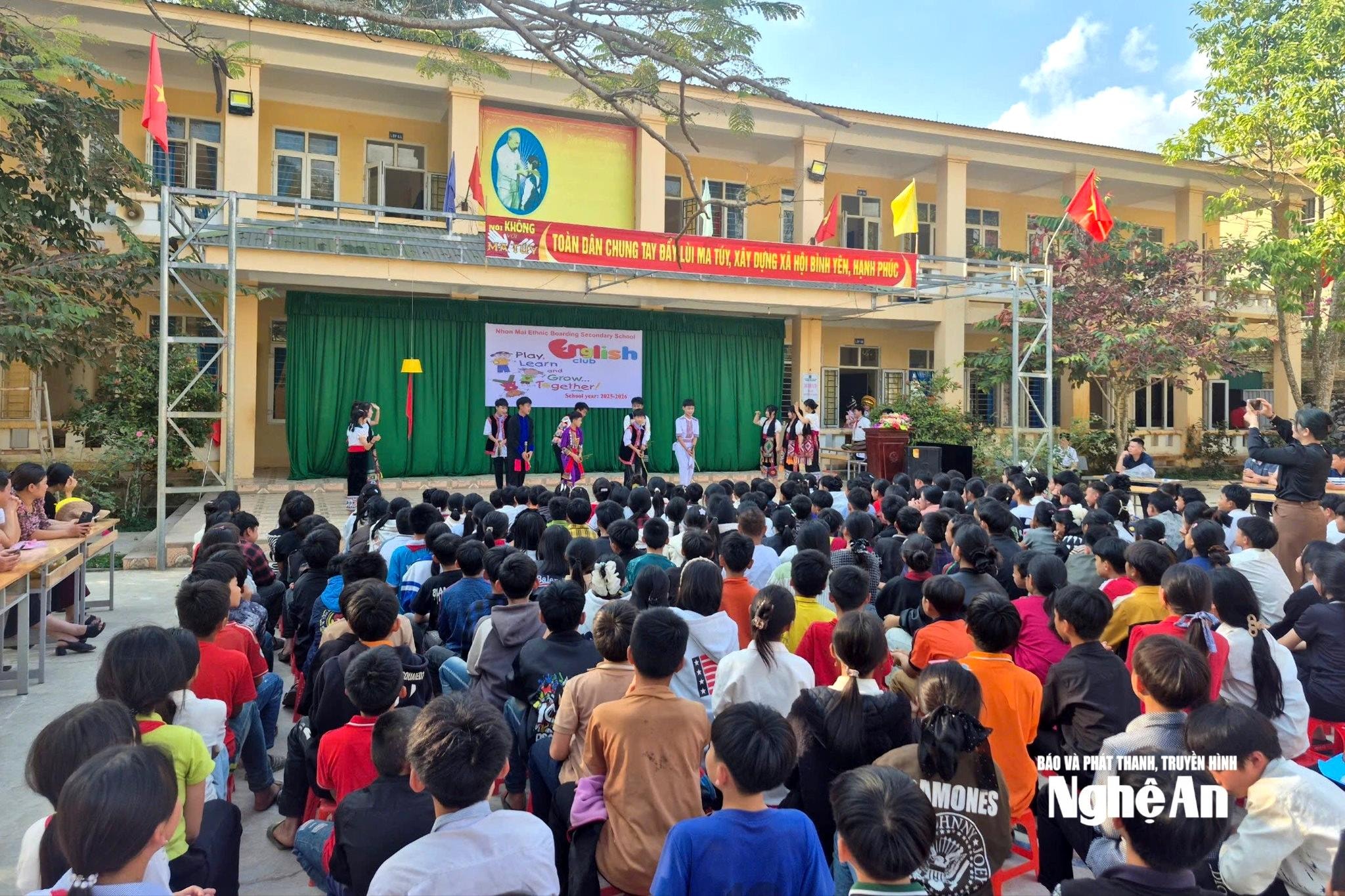 bna_hoat-dong-ngoai-khoa-cua-co-va-tro-truong-pt-dtbt-thcs-nhon-mai.-anh-mh(1).jpg