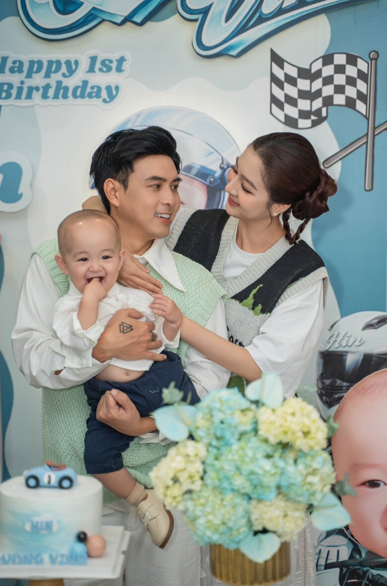 Hồ Quang Hiếu tổ chức tiệc sinh nhật 1 tuổi cho con trai.