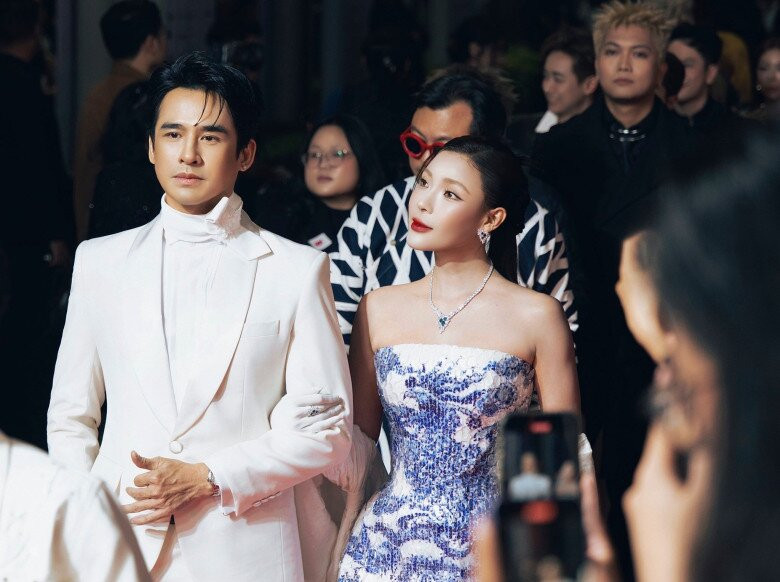 Lương Thế Thành và Thúy Diễm rạng rỡ tại sự kiện.