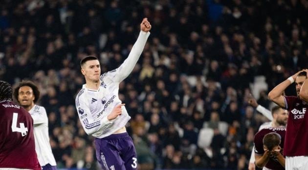 Benjamin Sesko ăn mừng bàn thắng quý giá ở phút 90+6 giúp Man Utd giành lại 1 điểm.