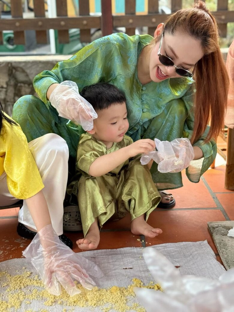 Minh Hằng cùng con trai Mỡ tất bật chuẩn bị Tết.