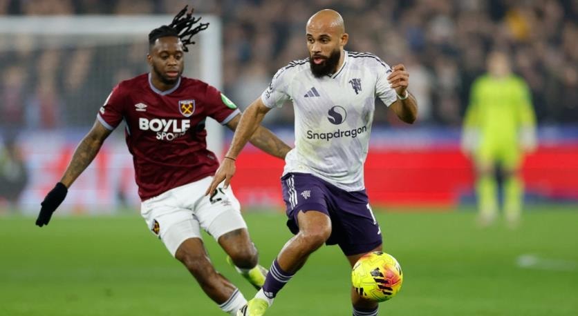 Man Utd gặp nhiều khó khăn trước lối chơi phòng ngự phản công của West Ham tại vòng 26 Ngoại hạng Anh.