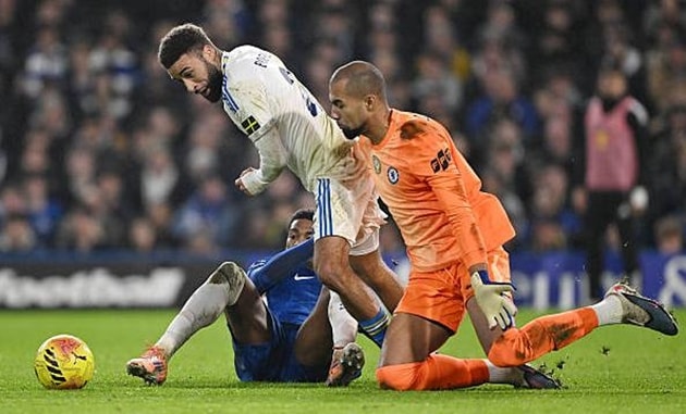 Các cầu thủ Chelsea thất vọng sau khi để Leeds United gỡ hòa nhanh chóng.