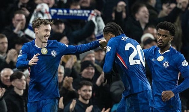Joao Pedro ghi bàn mở tỷ số cho Chelsea sau đường kiến tạo của Cole Palmer.