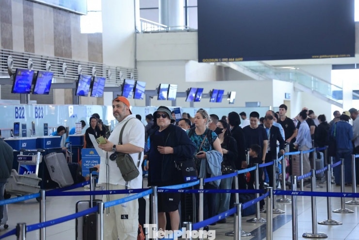 Bộ Xây dựng đề xuất quy định hoàn vé khi chuyến bay chậm từ 3 giờ trở lên.