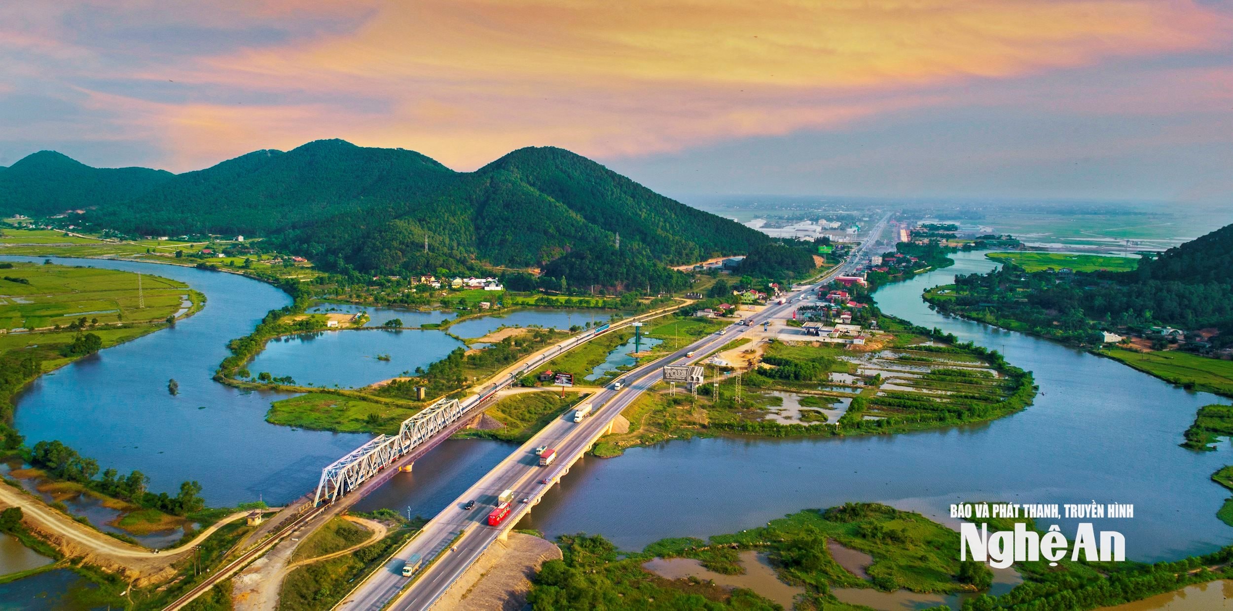 bna_duong-vo-xu-nghe-anh-chup-tai-cau-cam-.-anh-tu-lieu-nguyen-thanh-hai.jpg