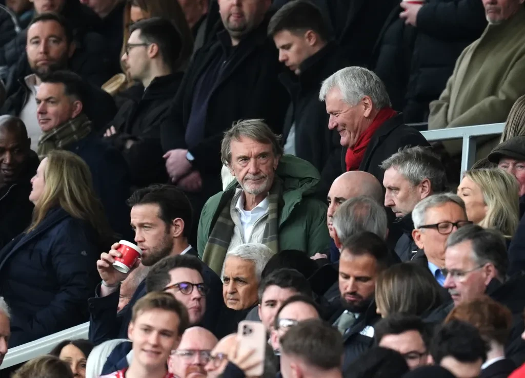 Sân vận động Old Trafford, biểu tượng của sự đoàn kết và đa dạng văn hóa.