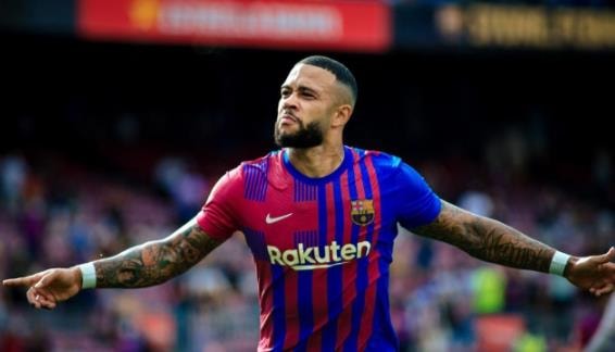 Memphis Depay thi đấu trong màu áo Barcelona