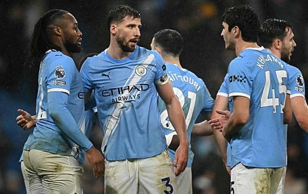 Manchester City tạm thời chỉ kém Arsenal 3 điểm.