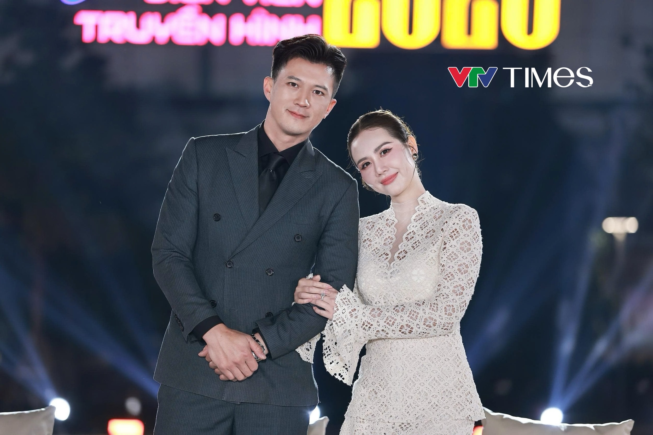 Hà Việt Dũng và Huyền Lizzie trong chương trình Gặp gỡ diễn viên truyền hình 2026