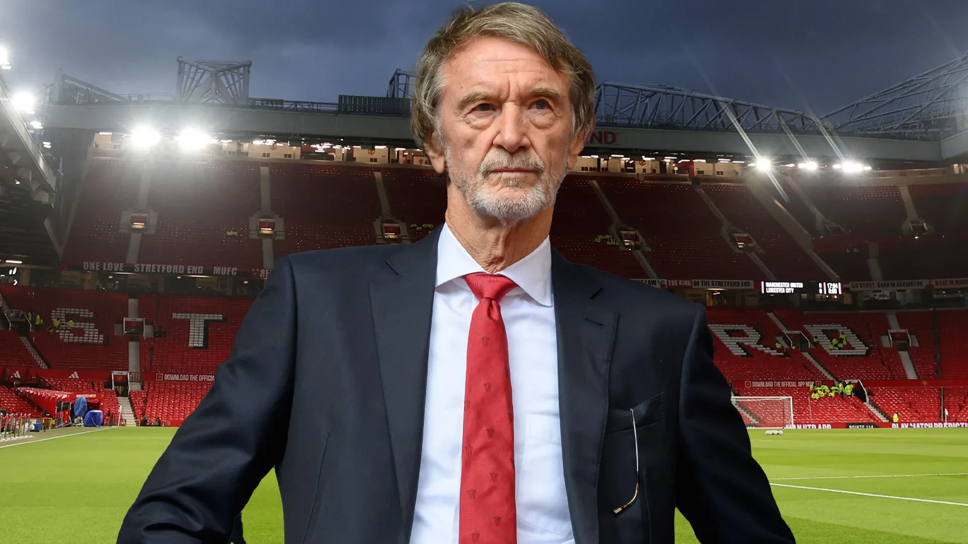 Sir Jim Ratcliffe tại Old Trafford trong bối cảnh vấp phải sự phản đối từ các nhóm cổ động viên.