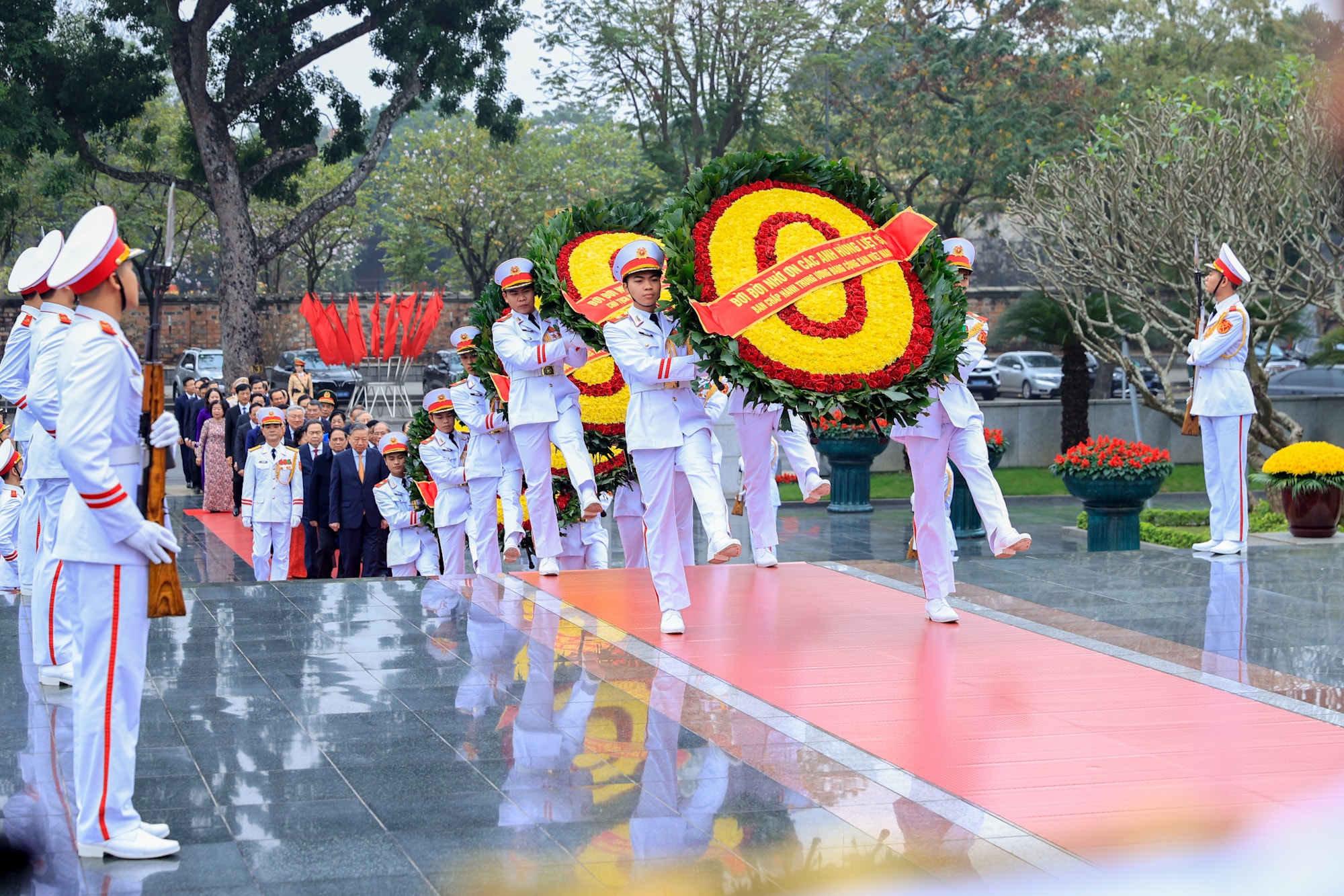 Lãnh đạo Đảng, Nhà nước vào Lăng viếng Chủ tịch Hồ Chí Minh nhân dịp Tết Nguyên đán Bính Ngọ- Ảnh 3.