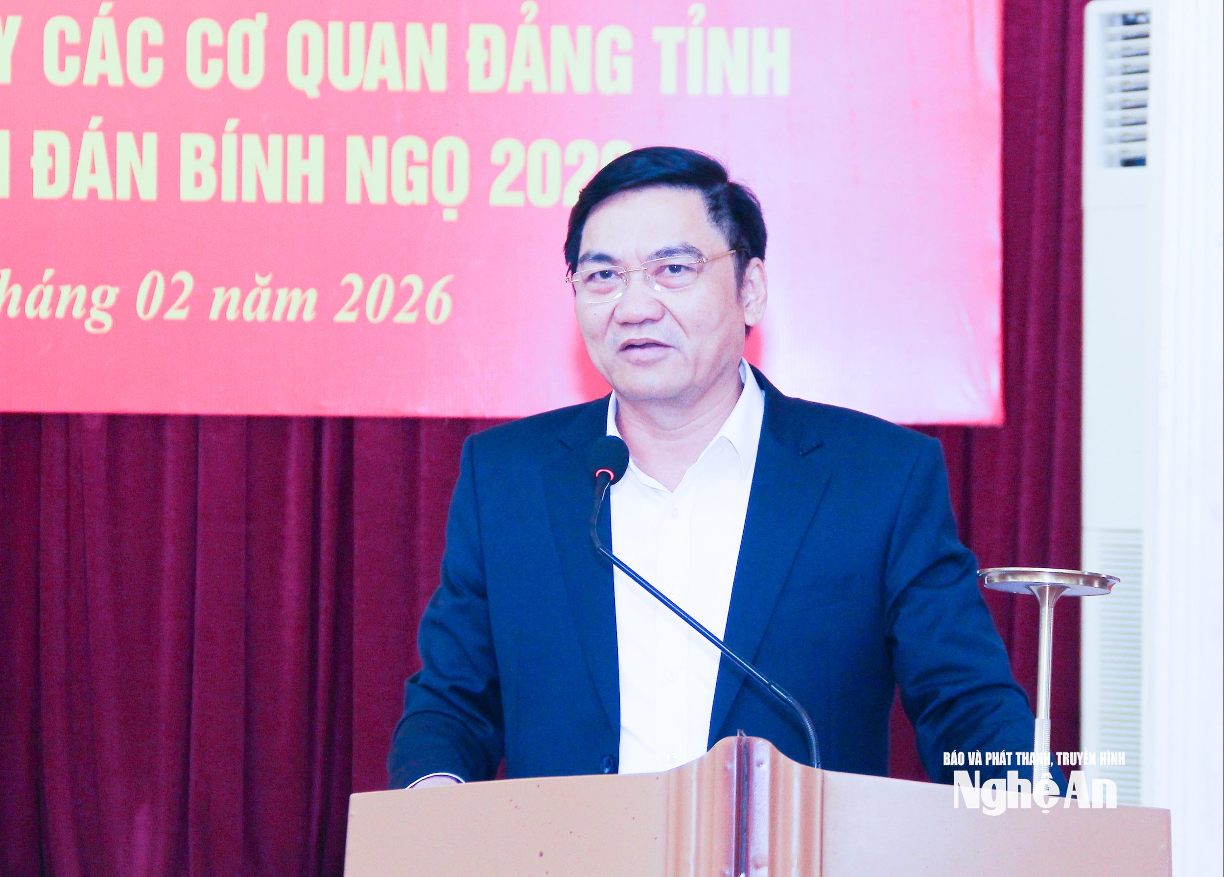 Đồng chí Hoàng Nghĩa Hiếu – Phó Bí thư Thường trực Tỉnh ủy, Chủ tịch HĐND tỉnh phát biểu tại cuộc gặp mặt. Ảnh: Mai Hoa