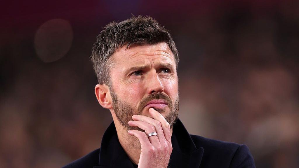HLV Michael Carrick đối mặt với thử thách quản trị nhân sự mới.