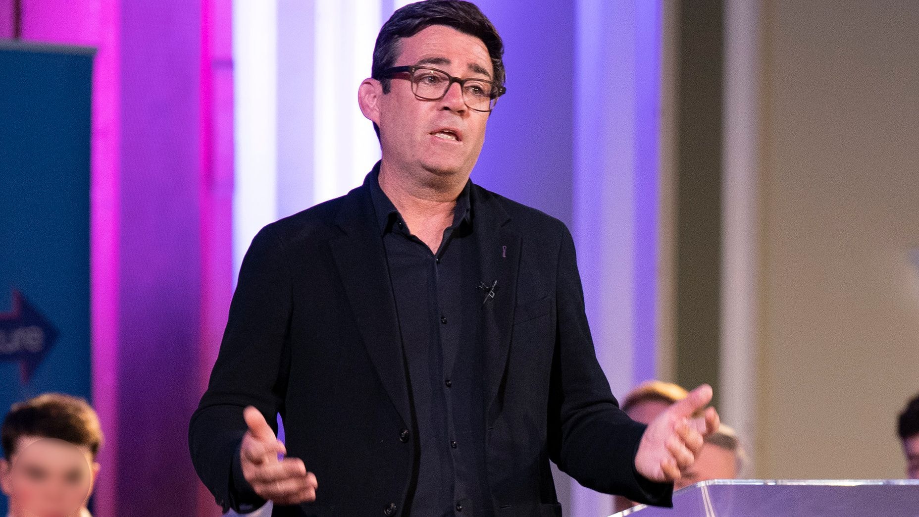 Thị trưởng Andy Burnham bày tỏ sự thất vọng với phát ngôn của lãnh đạo Man Utd.