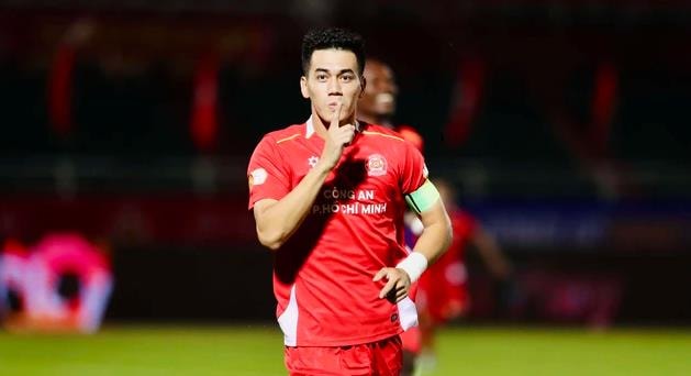 Tiền đạo Nguyễn Tiến Linh trong một trận đấu tại V.League.