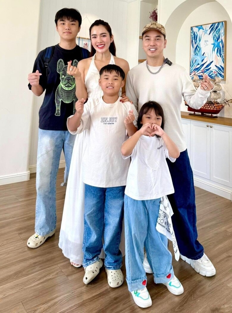 Ưng Hoàng Phúc và Kim Cương xây dựng tổ ấm dựa trên sự thấu hiểu và tôn trọng quá khứ của nhau.