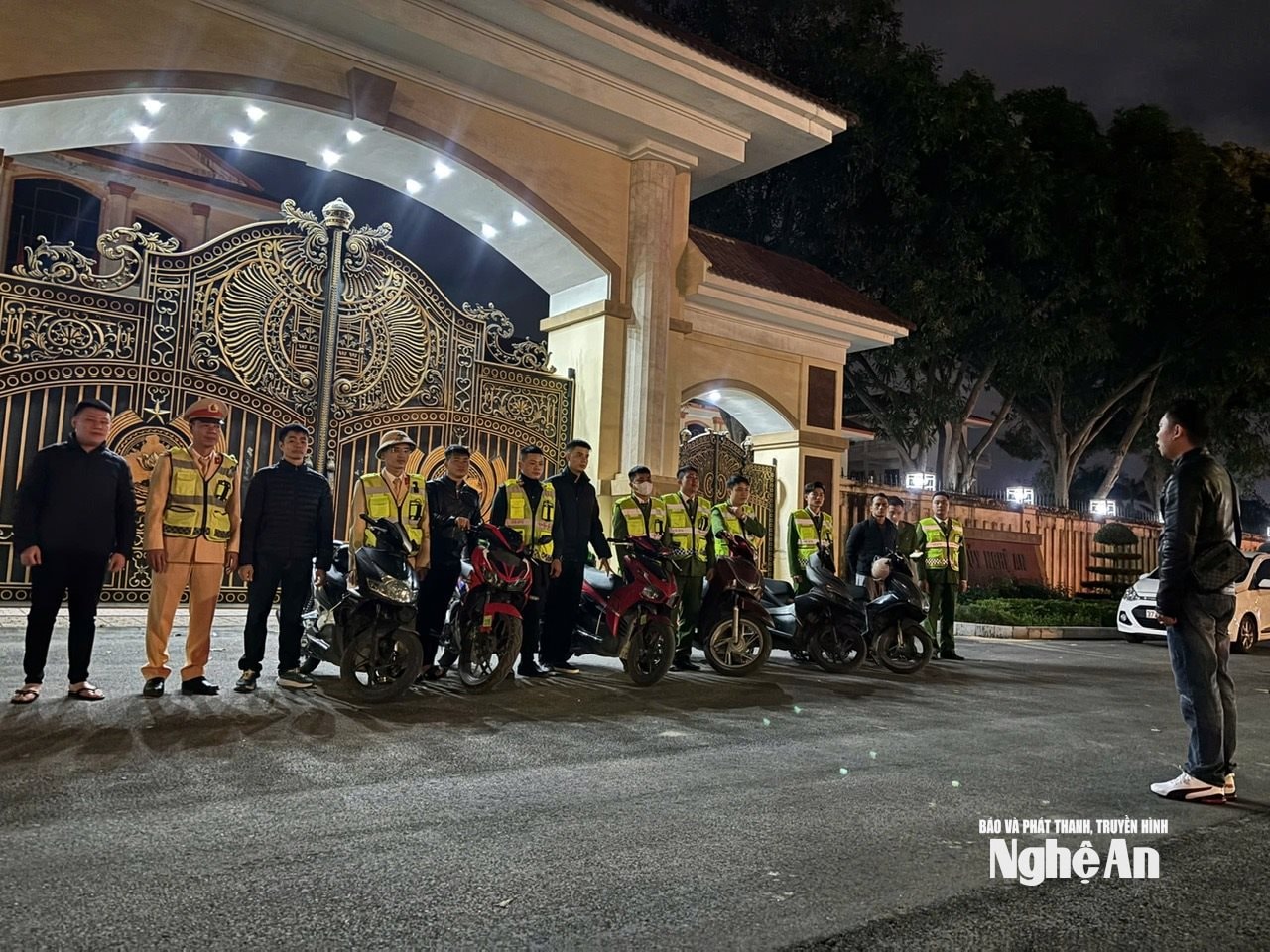 Tổ 373 Công an tỉnh Nghệ An trước giờ tuần tra.