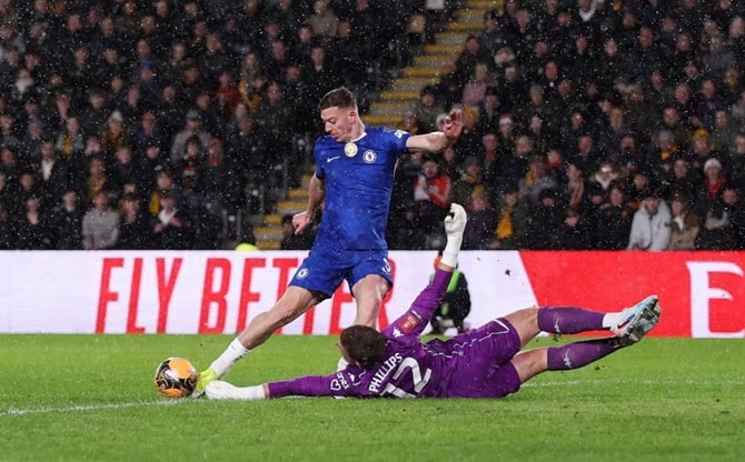 Liam Delap bỏ lỡ cơ hội ghi bàn khó tin trước khung thành trống của Hull City