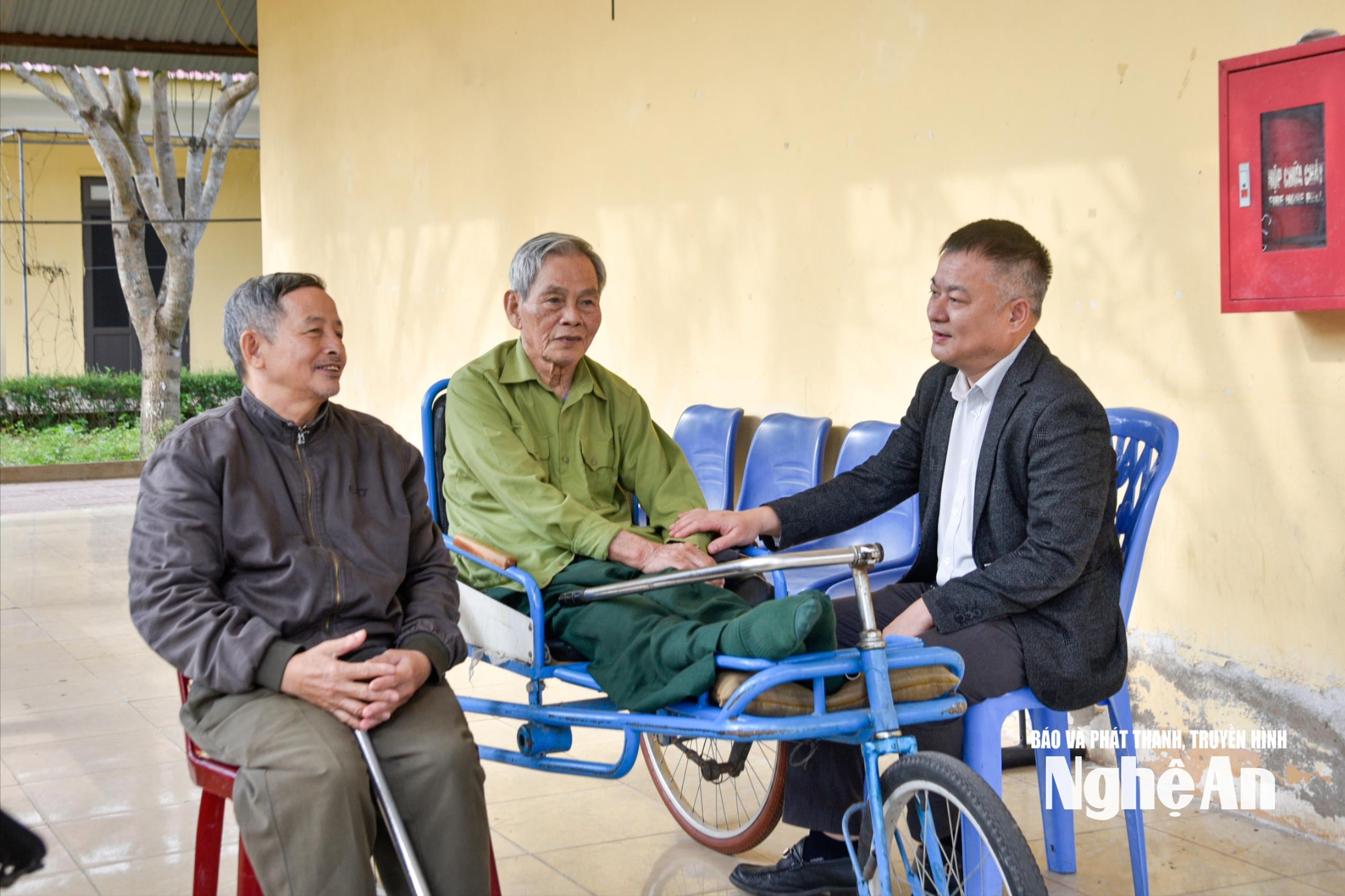 Ông Trần Quốc Tế là 1 trong số 52 thương, bệnh binh ở lại trung tâm đón Tết. Ảnh: Minh Quân