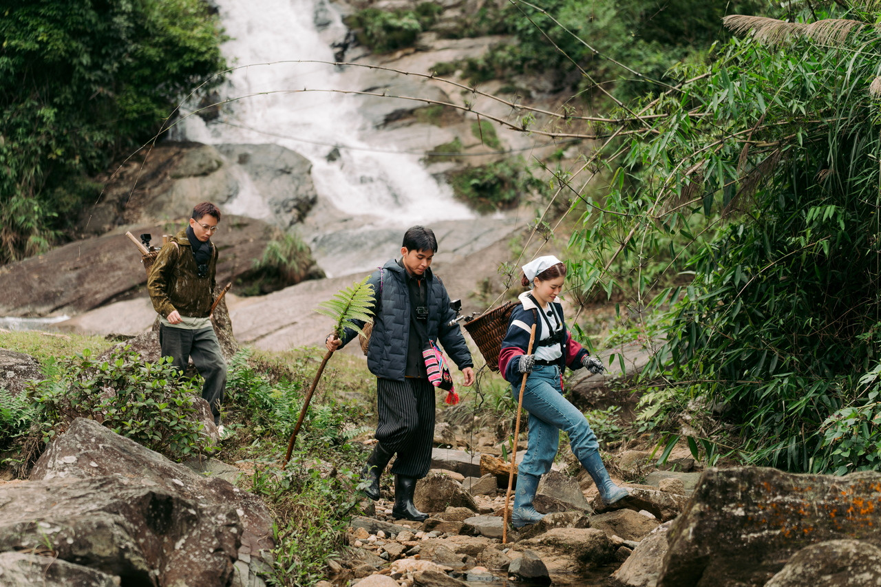 Nghệ sĩ bắt nhịp nhanh với hoạt động của người dân bản địa