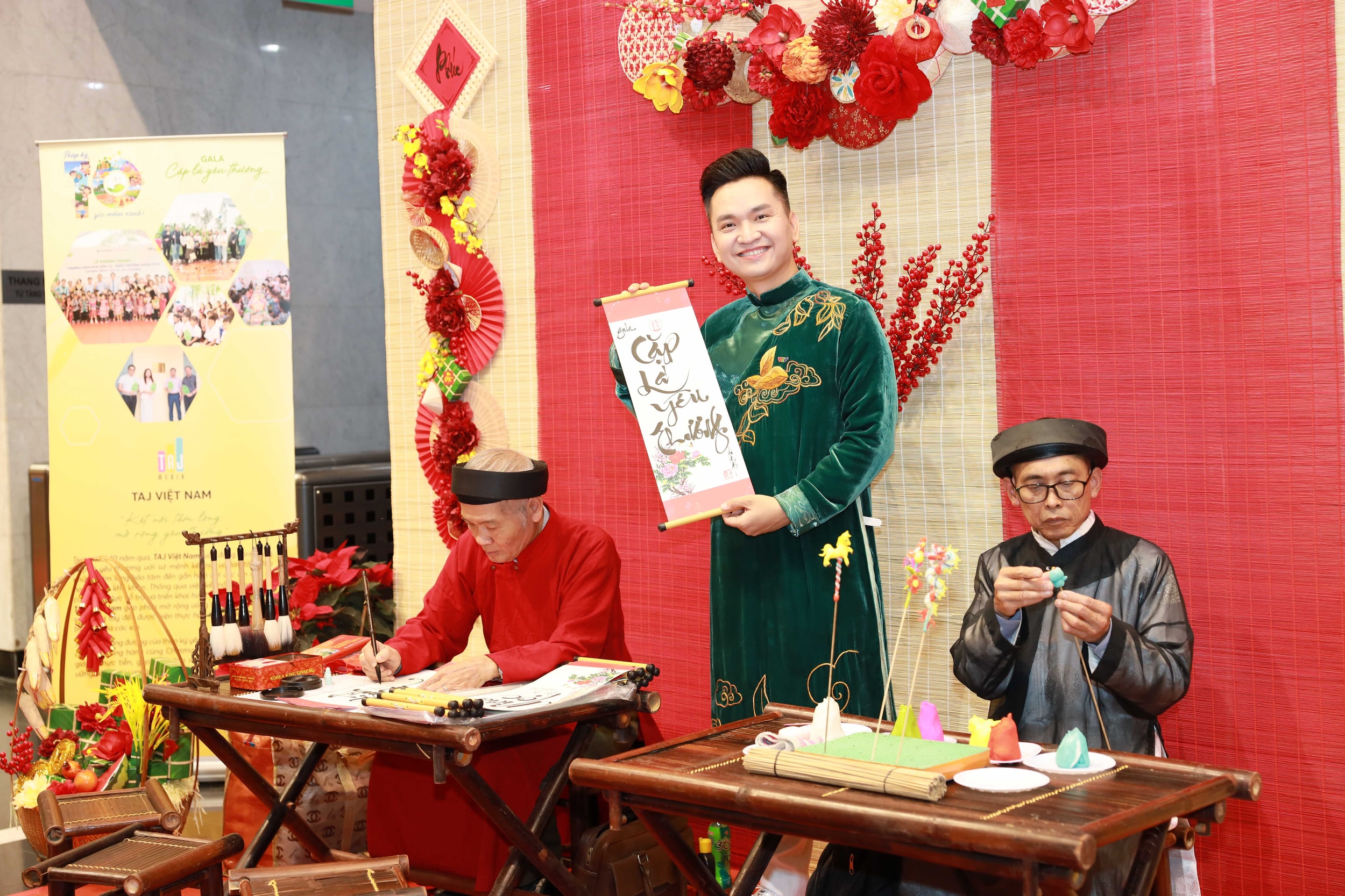 Không khí mùa xuân ngập tràn thảm đỏ của Gala Cặp lá yêu thương 10 năm.