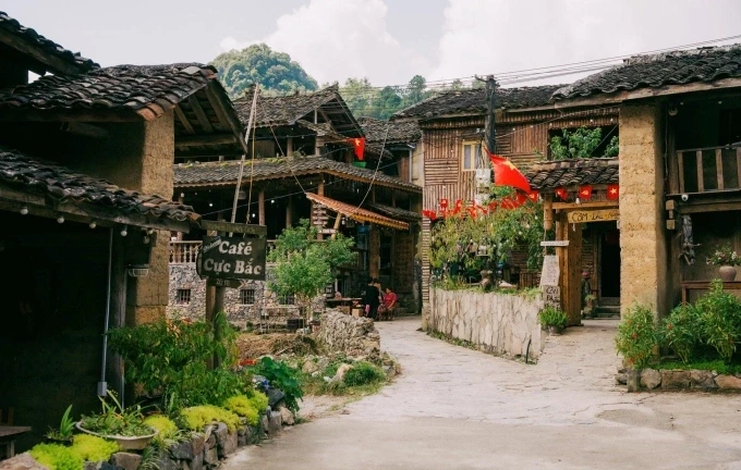 Kiến trúc nhà trình tường độc đáo tại làng Lô Lô Chải