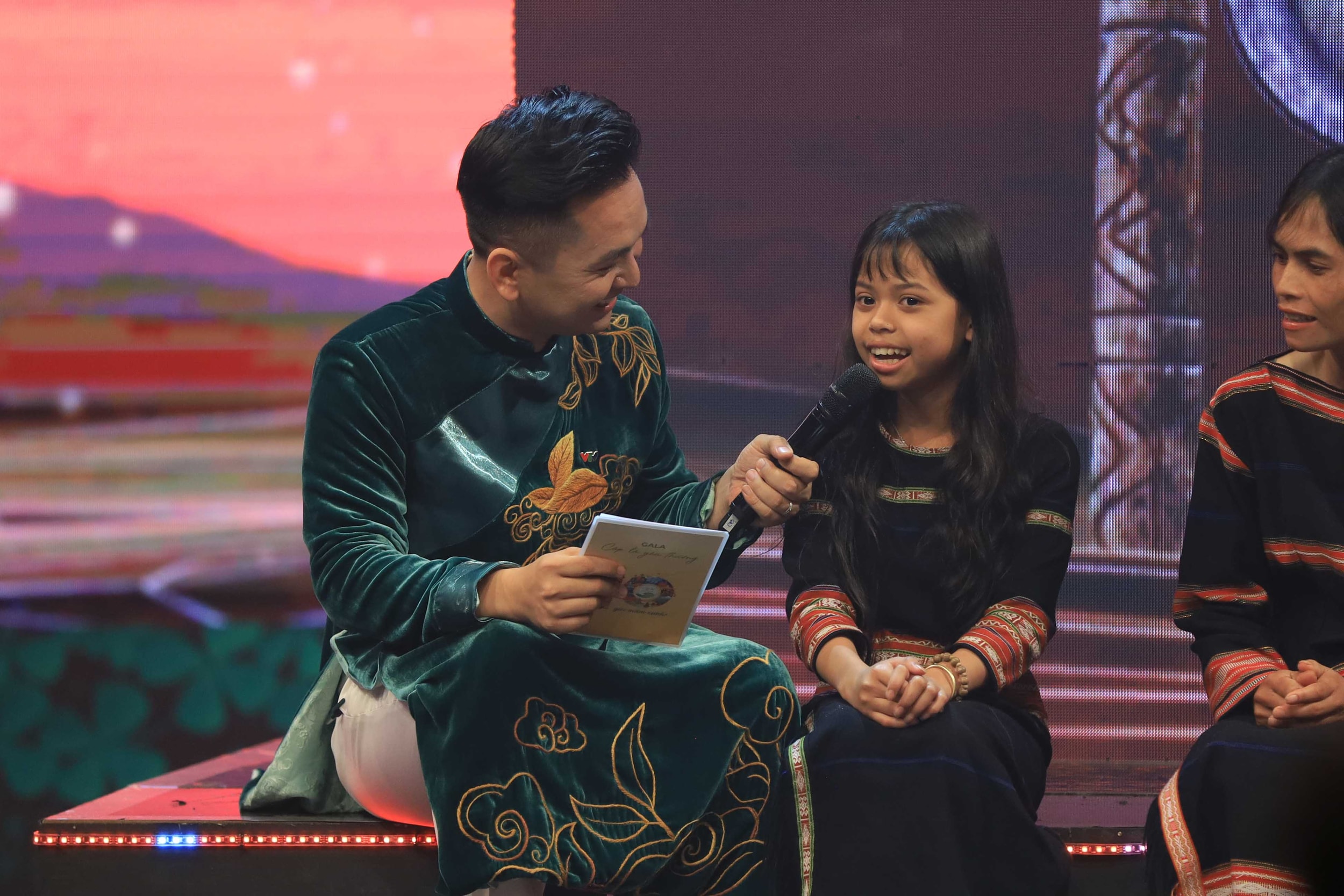 Hình ảnh đáng yêu của các em nhỏ trong Gala 10 năm