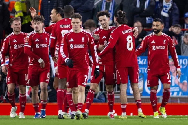 Liverpool thắng Brighton 3-0.