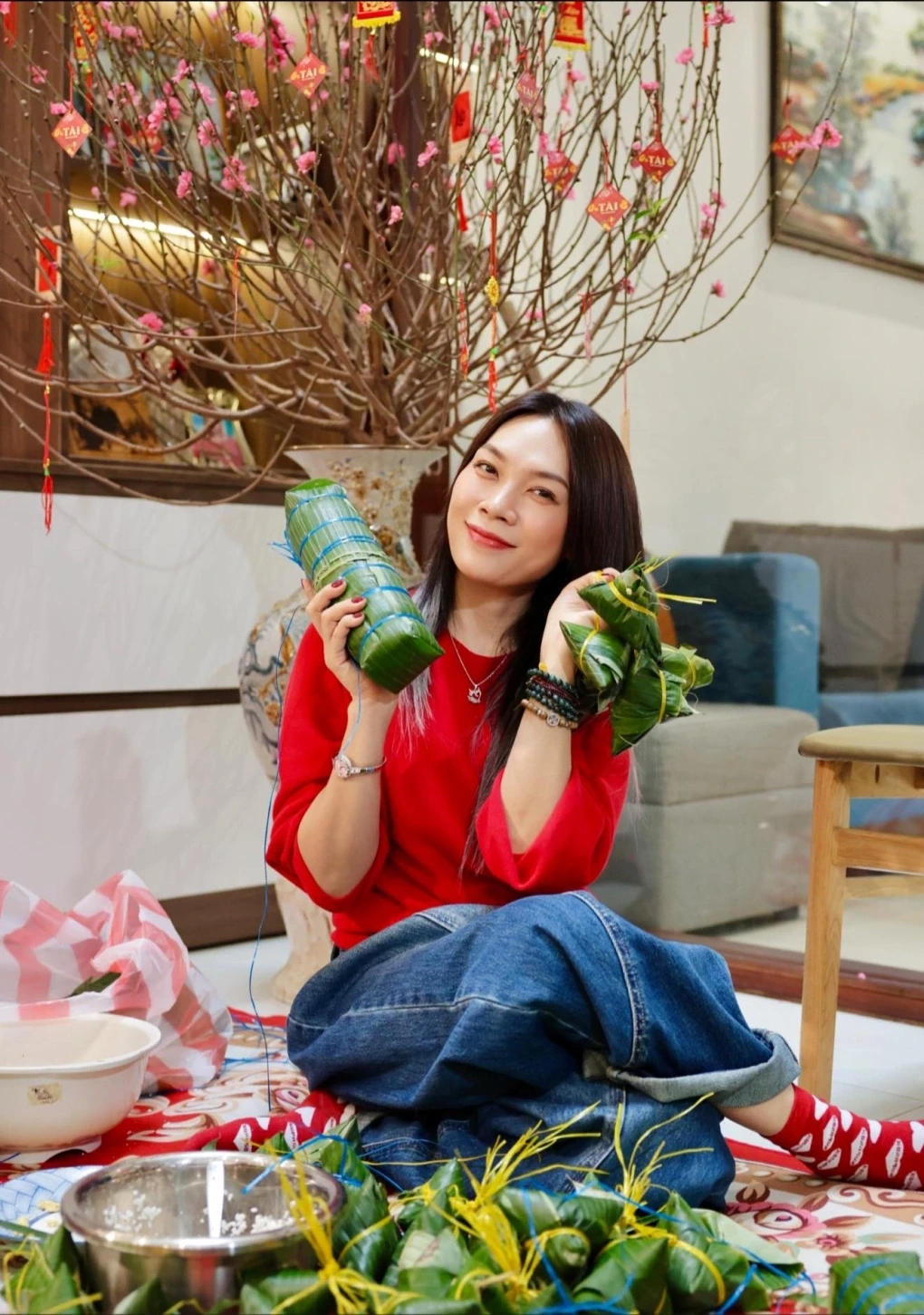Ca sĩ Mỹ Tâm gác lại mọi công việc từ giữa tháng Chạp để về Đà Nẵng cùng anh chị chuẩn bị Tết cho ba mẹ.