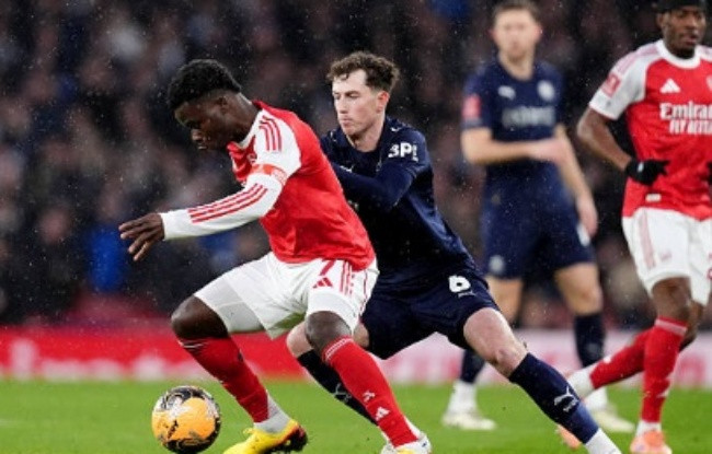Bukayo Saka thi đấu nỗ lực dù vào sân thay người bất đắc dĩ